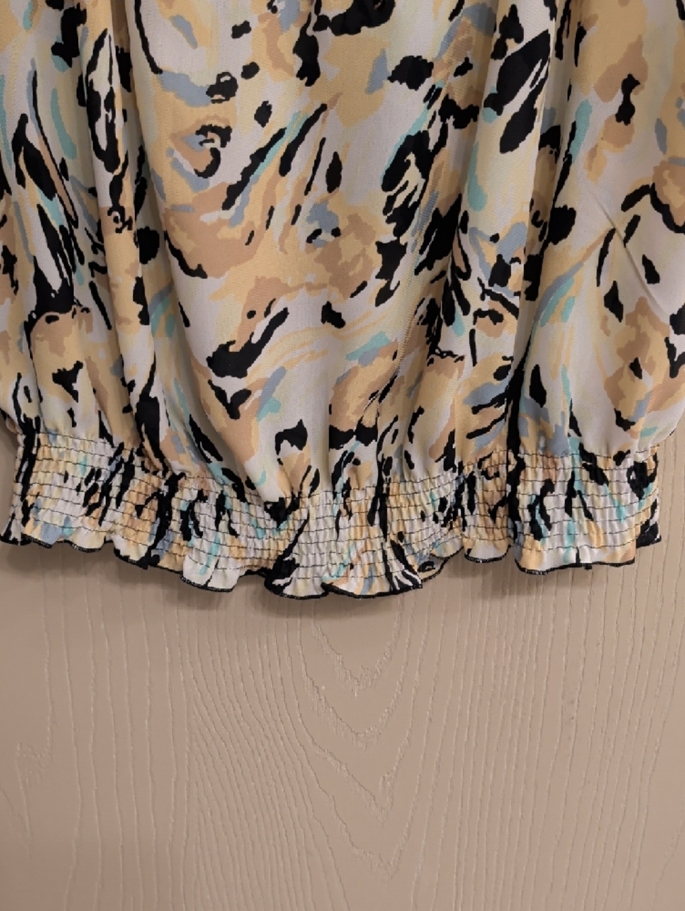 Nicola 90's Brushstroke Tie Front with Sequin Accents Ruffle-Sleeve Top - Size M - Picture 4 of 8